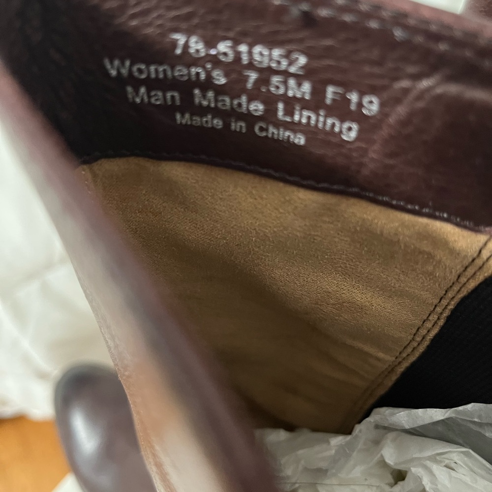 Leather brown boots by Johnston and Murphy. Runs small - Picture 3 of 4